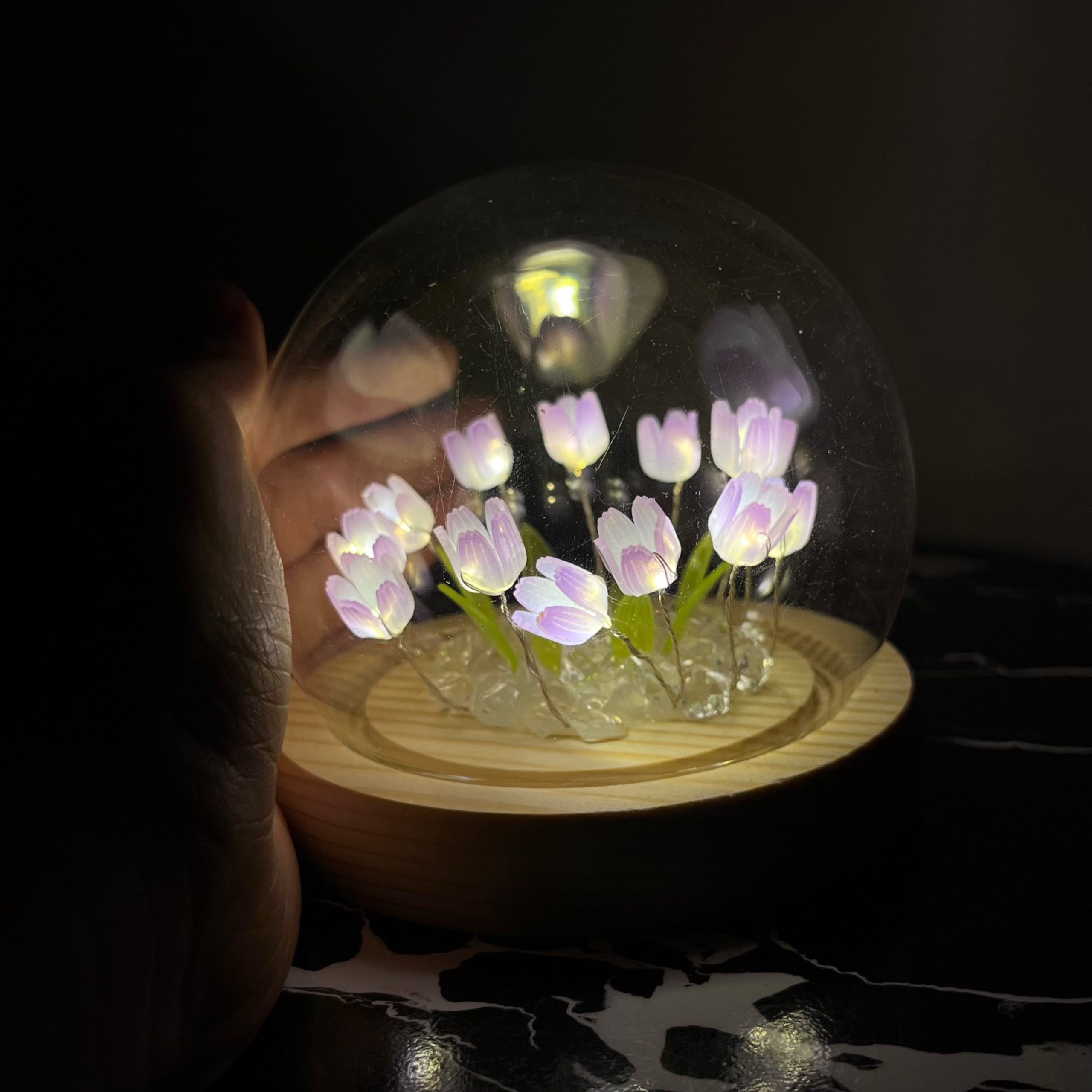 چراغ خواب شیشهای گل لاله - تصویر 3